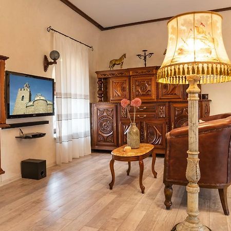 Historic Apartment In The Heart Of The City 벨리코 터르노보 외부 사진
