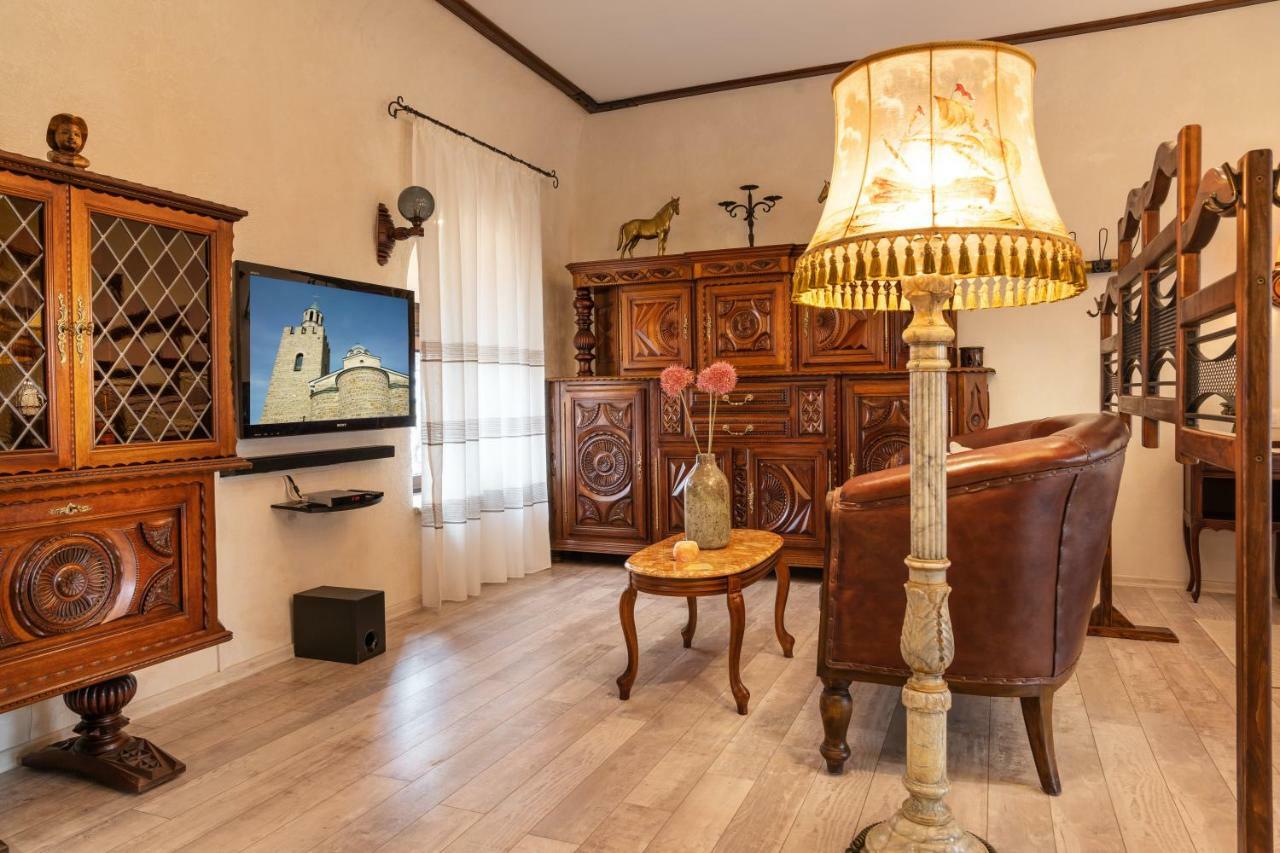 Historic Apartment In The Heart Of The City 벨리코 터르노보 외부 사진
