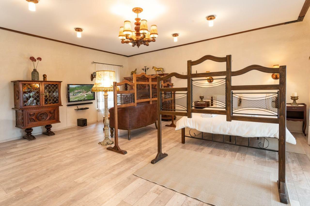 Historic Apartment In The Heart Of The City 벨리코 터르노보 외부 사진